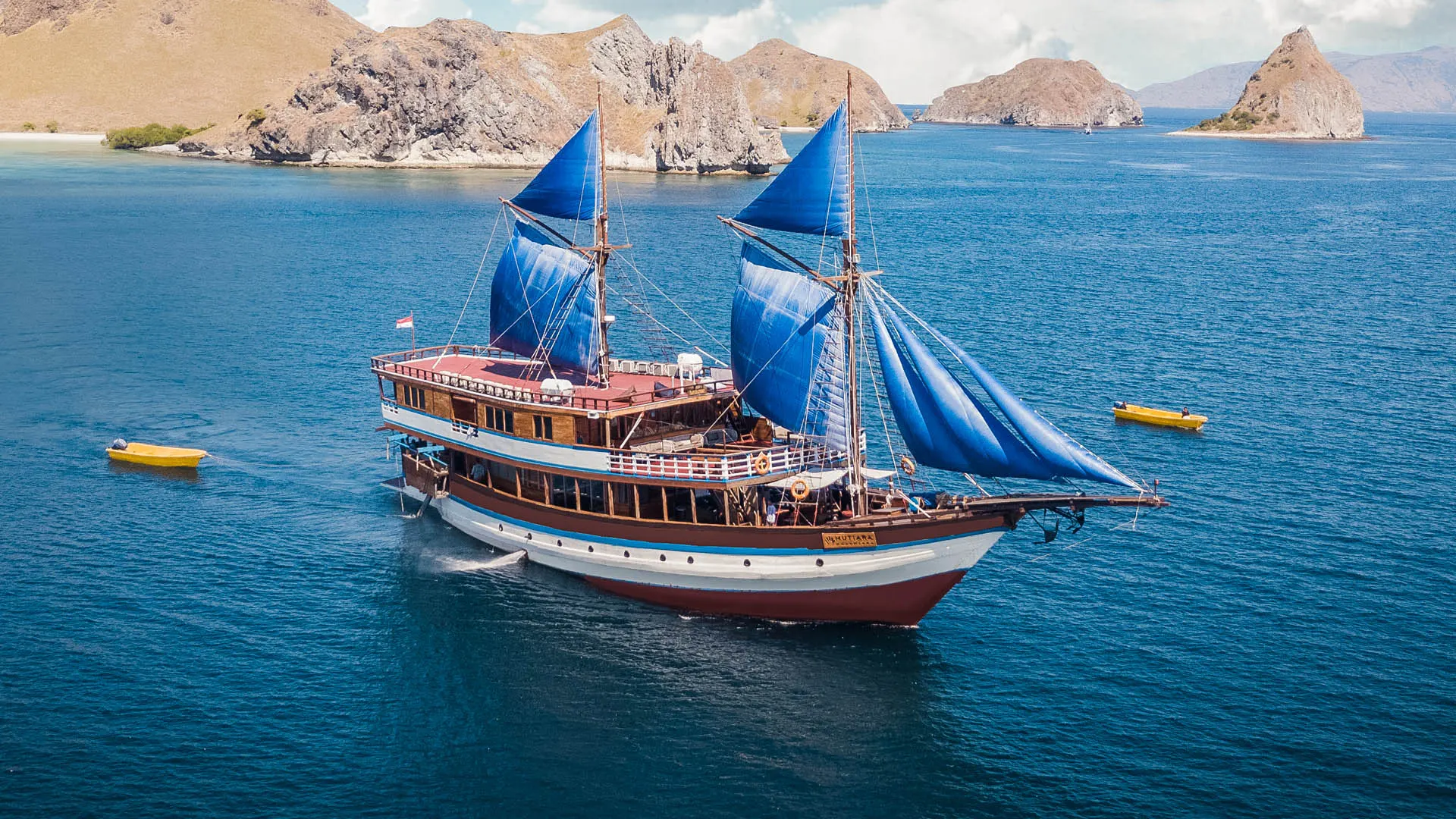 Mutiara Nusantara Cruise