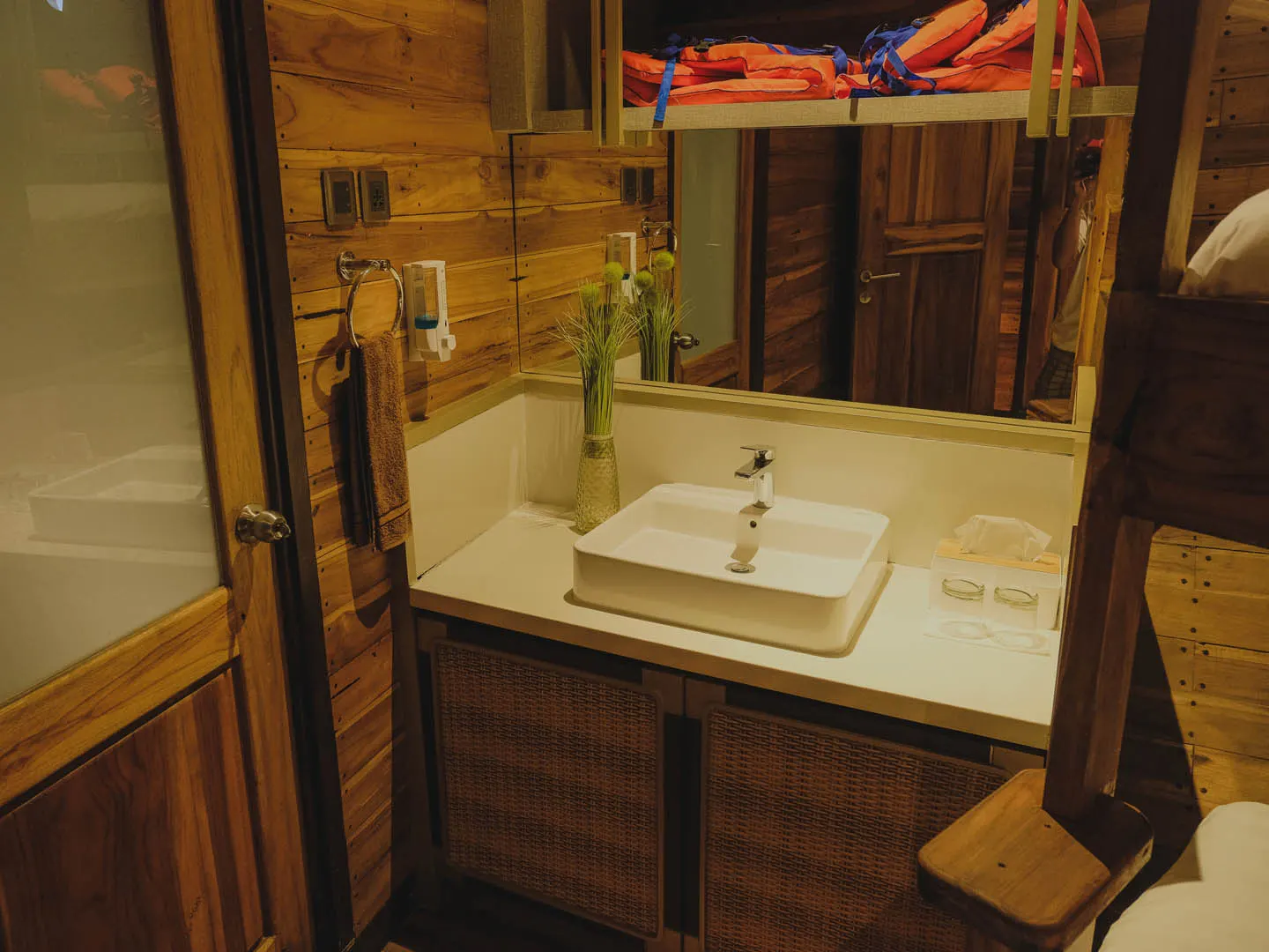 Superior Triple Bathroom_Mutiara Nusantara Cruise