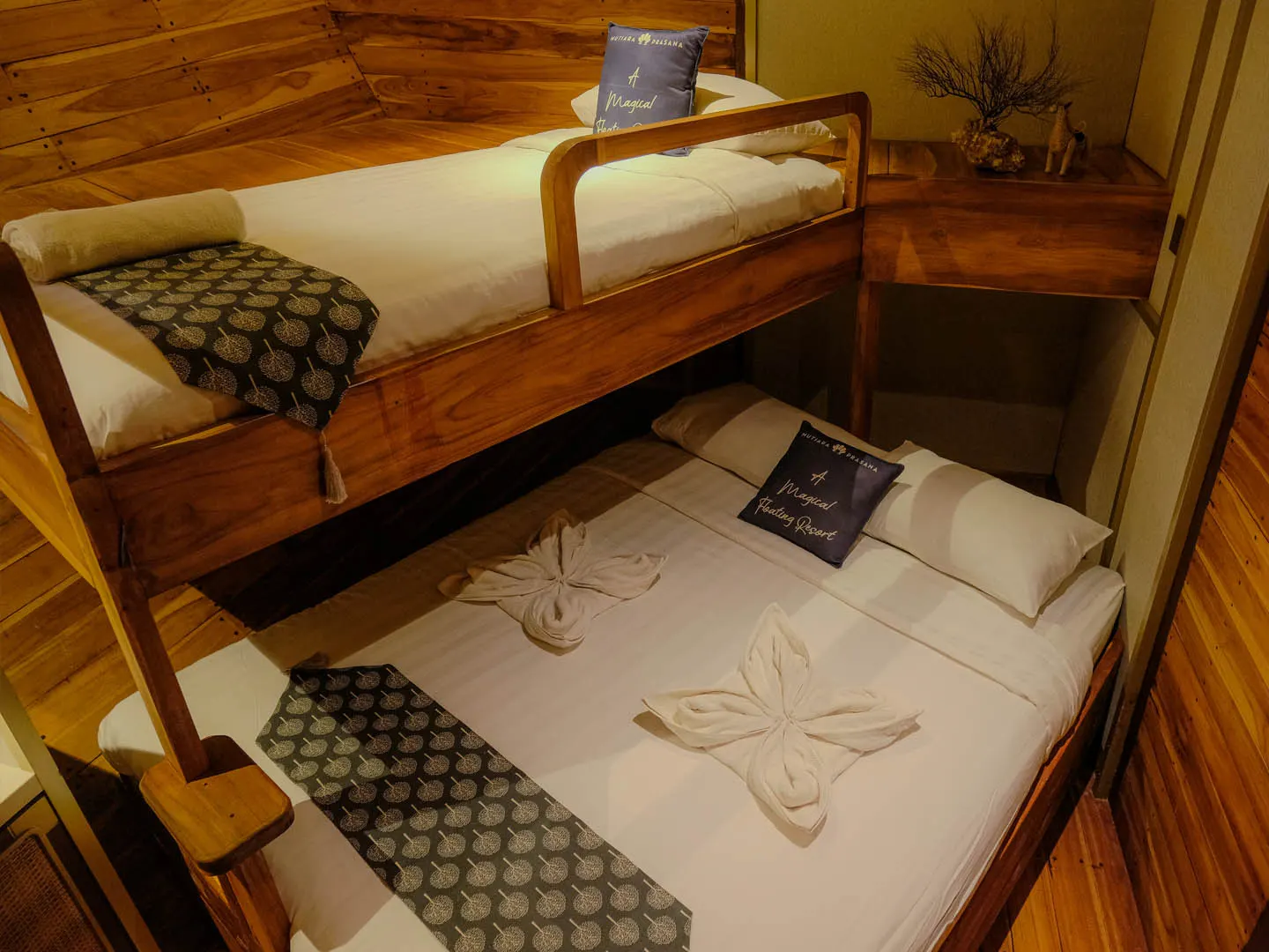 Superior Triple Bedroom 1_Mutiara Nusantara Cruise